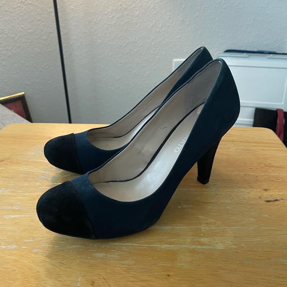 Shoes - Picture 4 of 4